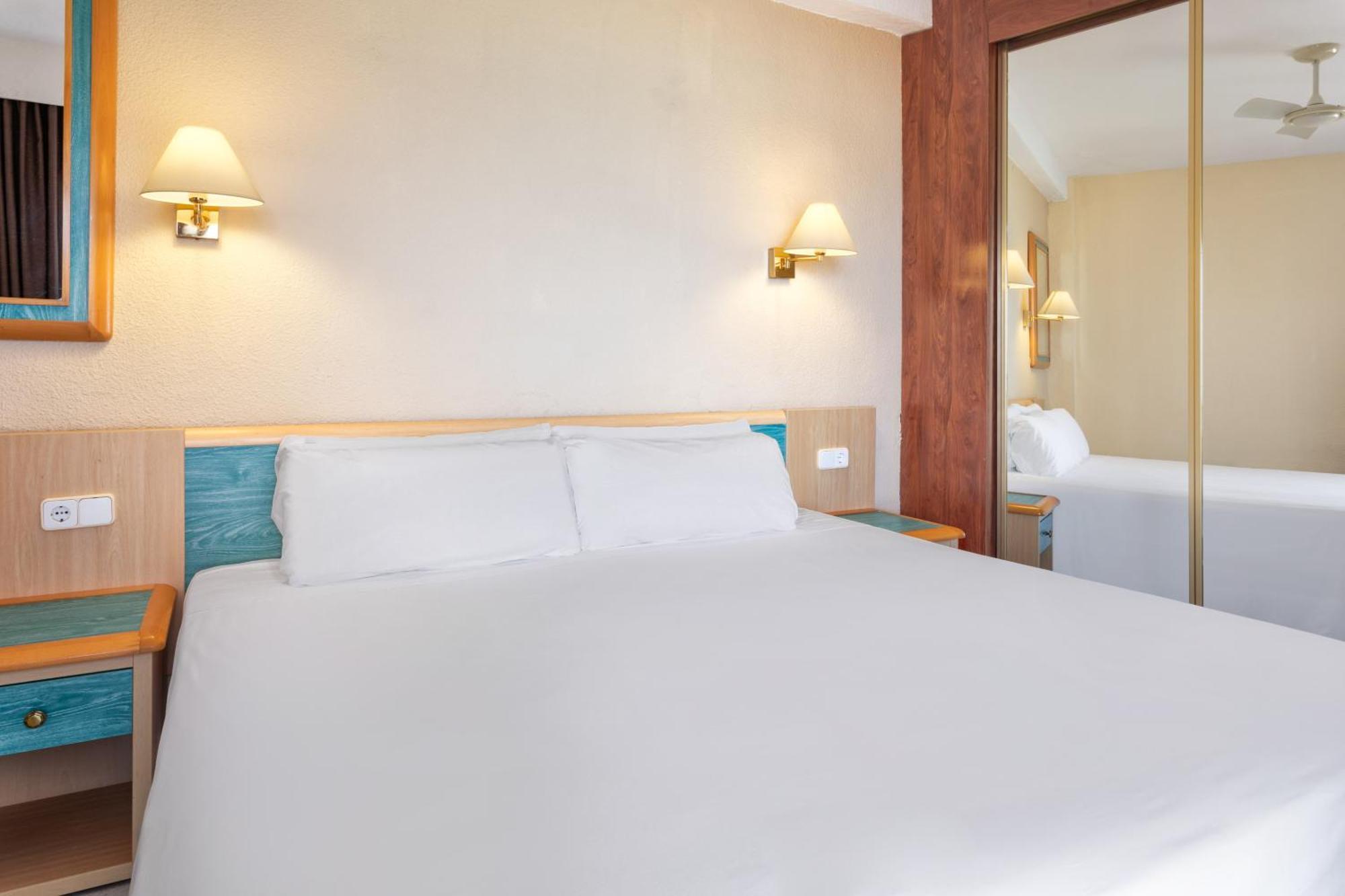 Sol Milanos Pingueinos Hotel Son Bou Exterior photo